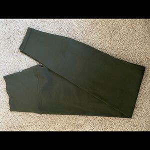 Lululemon align super high rise size 6 length 28” NWOT. Never worn.